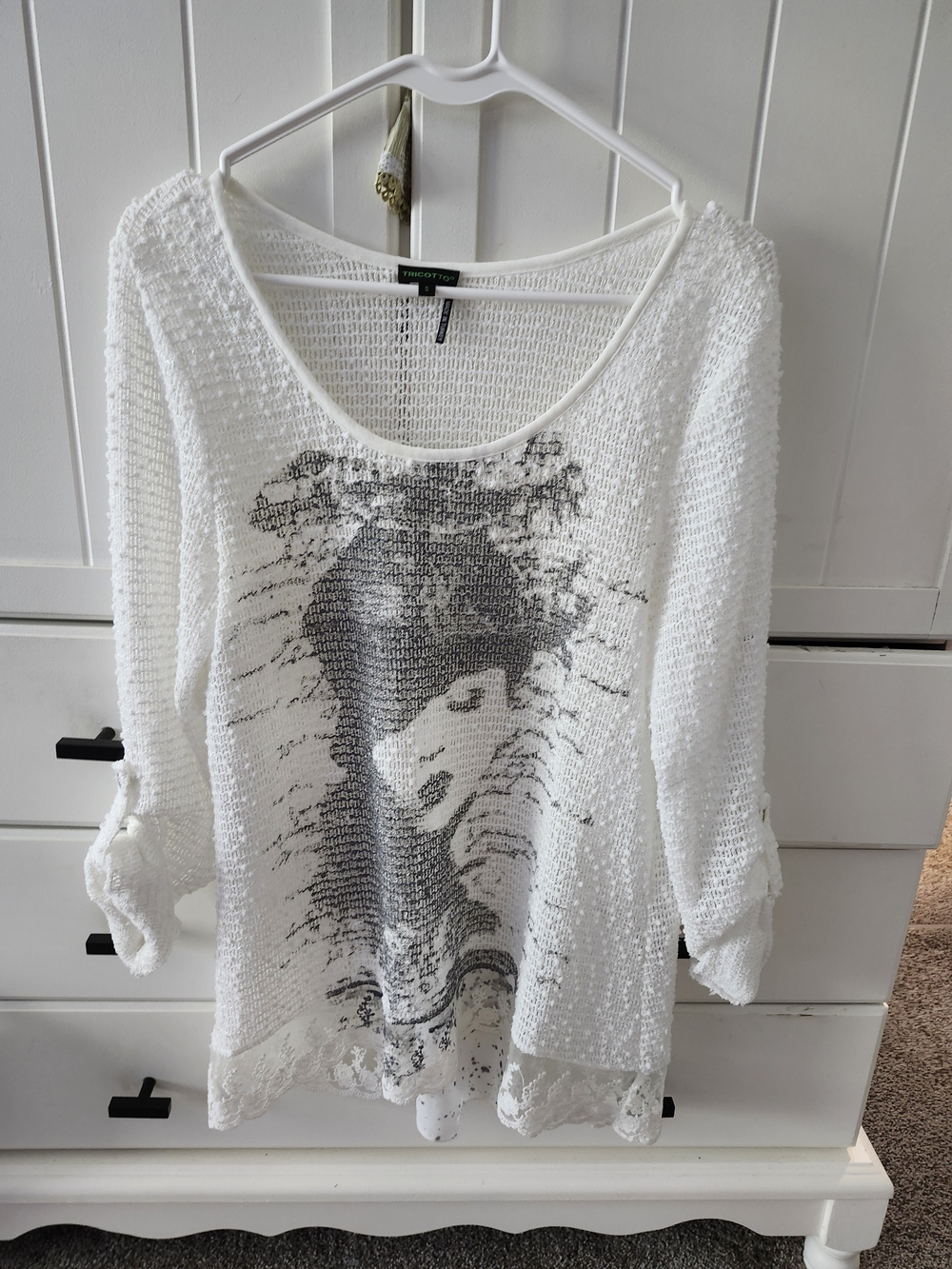 Tricotto White Open-Knit Graphic Scoop Neck Pullover